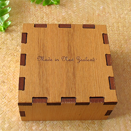 画像: マオリデザインの木製小箱（MAORI/マオリ）
