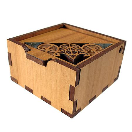 画像: マオリデザインの木製小箱（MAORI/マオリ）