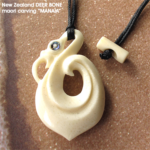 鹿の角・カービングペンダント（マナイア/MANAIA) - KOHI NZ GIFTS